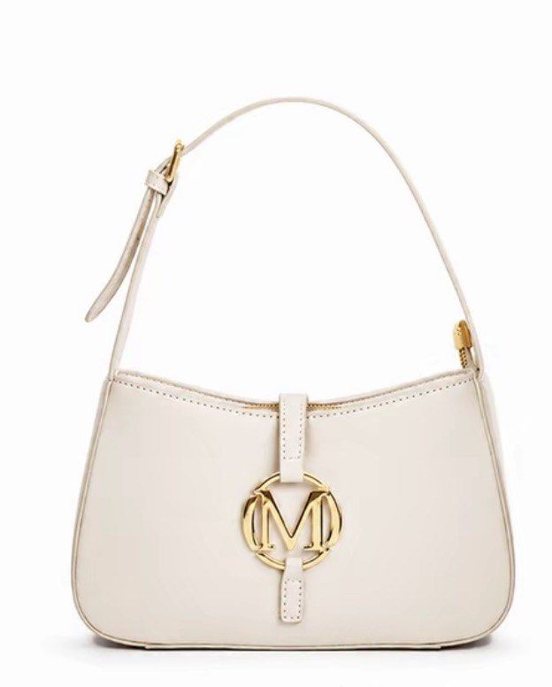 Hobo bag black or cream colo (Category: Shoulder Bags) located in Manila. Submitted by vintageaccessories (Listing ID 1469581716, Image 3). Description: .