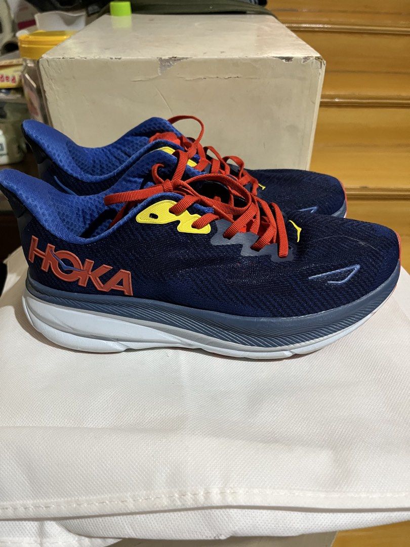 Hoka Clifton 9 (Category: Sneakers) located in Las Pinas. Submitted by deepsouthe (Listing ID 1469579935, Image 1). Description: Hoka Clifton 9 M7D, 6.5uk, 40eu, 25cm Like new, excellent condition Php2,999 plus sf Las Pinas area .