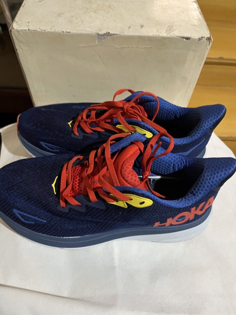 Hoka Clifton 9 (Category: Sneakers) located in Las Pinas. Submitted by deepsouthe (Listing ID 1469579935, Image 2). Description: Hoka Clifton 9 M7D, 6.5uk, 40eu, 25cm Like new, excellent condition Php2,999 plus sf Las Pinas area .