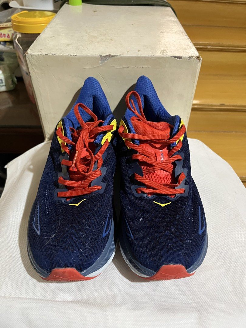 Hoka Clifton 9 (Category: Sneakers) located in Las Pinas. Submitted by deepsouthe (Listing ID 1469579935, Image 3). Description: Hoka Clifton 9 M7D, 6.5uk, 40eu, 25cm Like new, excellent condition Php2,999 plus sf Las Pinas area .