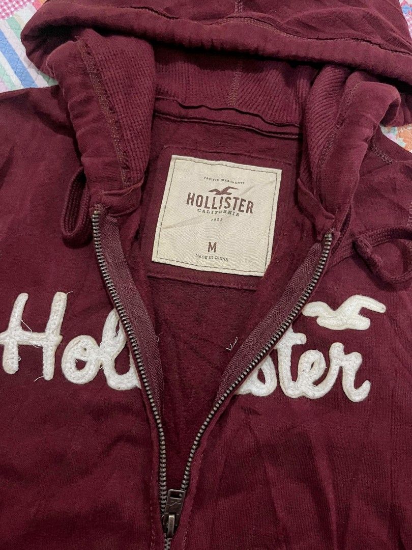 Hollister Dark Red Zip up (Category: Coats, Jackets and Outerwear) located in Kalibo. Submitted by kkuma77 (Listing ID 1469674383, Image 3). Description: 📦 shipping via jnt ⋆.˚ | PAYO ⡞⠳⣄⣀⣠⠞⢷ ֹ۪ Visayas, Aklan !! ~.