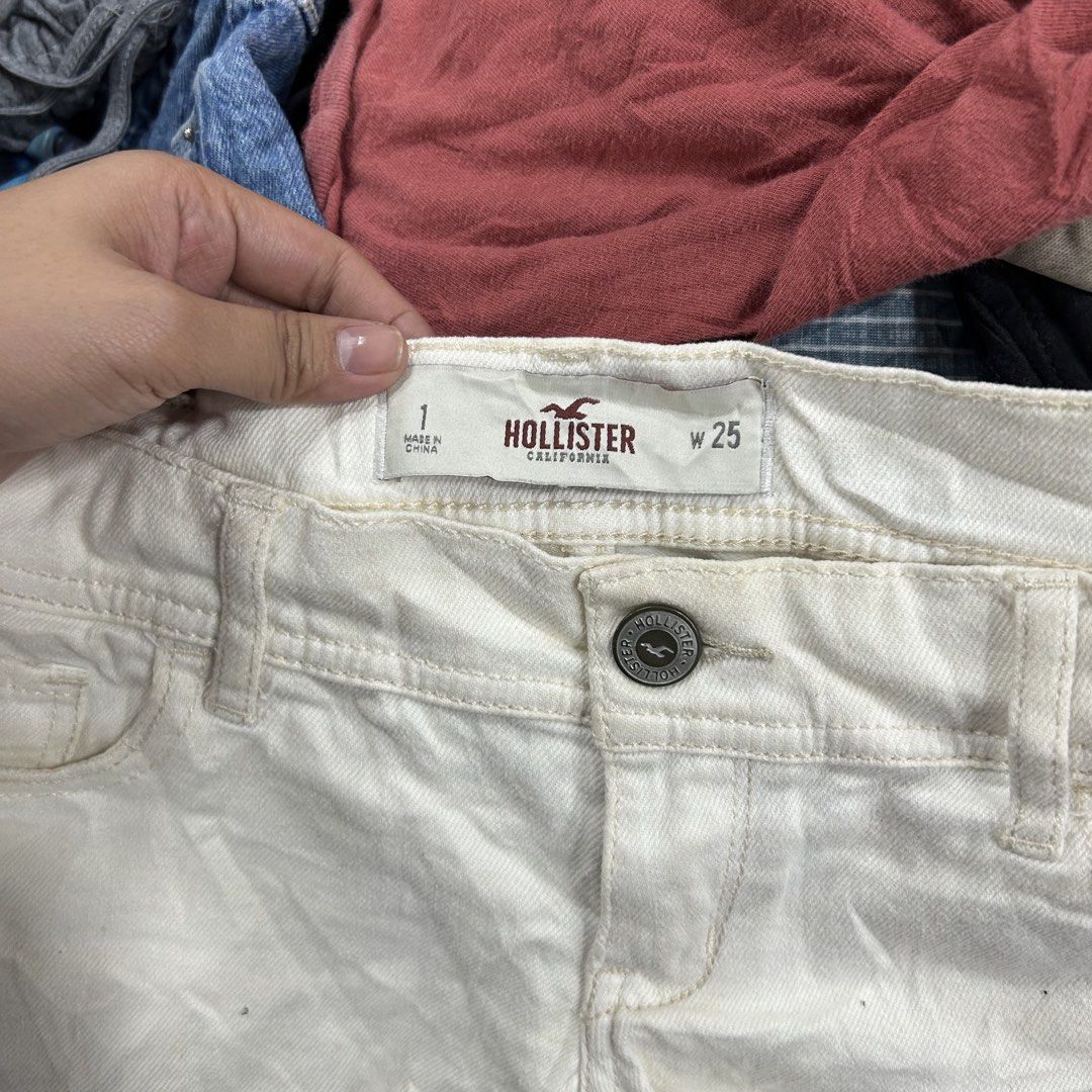 Hollister Micro-shorts (Category: Shorts) located in Kabankalan. Submitted by leans_closet (Listing ID 1469672795, Image 3). Description: With random stains, need wash.