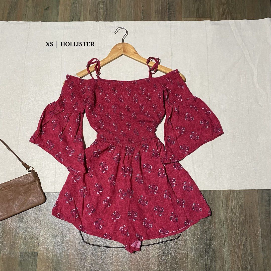 Hollister romper (Category: Rompers) located in Manila. Submitted by thriftfindsbyshei-2nd (Listing ID 1469637241, Image 1). Description: Fit xs Need wash.