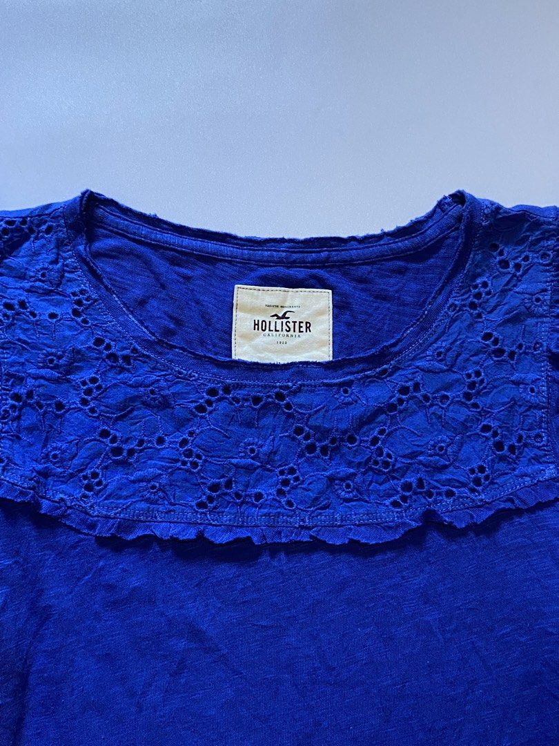 Hollister Ruffle Sleeve Top (Category: Blouses) located in Manila. Submitted by lexia_swrdrbfinds (Listing ID 1469706234, Image 2). Description: ⋆ 𐙚 ̊ Hollister Ruffle Sleeve Top 🌸 𝓈𝒾𝓏ℯ ℴ𝓃 𝓉𝒶𝑔: medium 🩷 𝓁ℯ𝓃𝑔𝓉𝒽: 22 🌷 𝓌𝒾𝒹𝓉𝒽: 16 🎀 𝒸ℴ𝓃𝒹𝒾𝓉𝒾ℴ𝓃: 8.5/10 🫧 𝒻𝓁𝒶𝓌𝓈: see pic ~ pin holes 𝓅𝓇𝒾𝒸ℯ: 399 ✦ 𝓅𝓁𝓊𝓈 𝓈𝒽𝒾𝓅𝓅𝒾𝓃𝑔 𝒻ℯℯ.