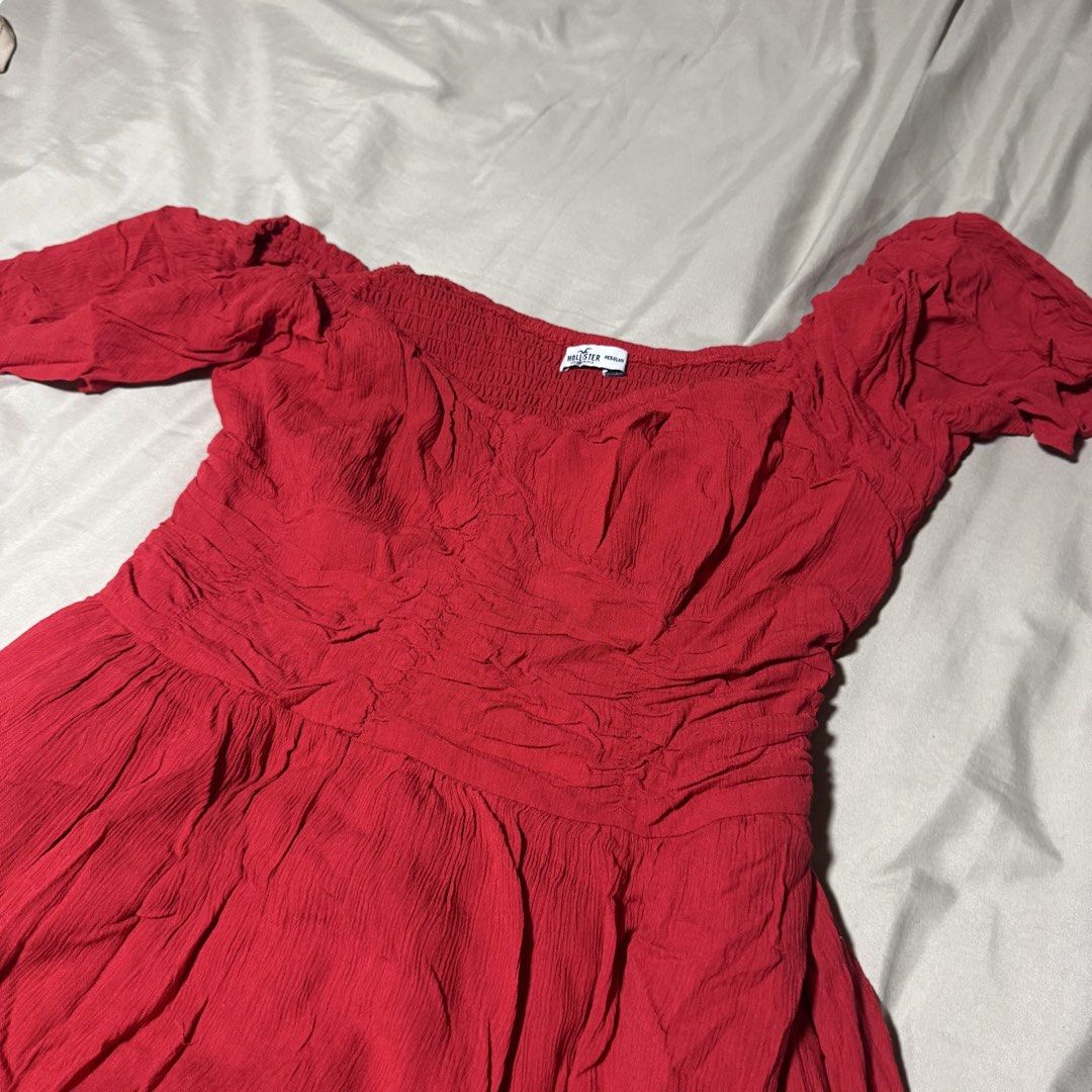 Hollister Summer Romper (Category: Rompers) located in Manila. Submitted by nicoleaure20 (Listing ID 1469744338, Image 1). Description: - in the size regular, can fit m-L frames. still in good condition :) just needs ironing. - location: sampaloc, manila - mop: gcash/bpi - can be shipped thru lalamove/grab/ toktok/j&t but the buyer should shoulder the fee :) .