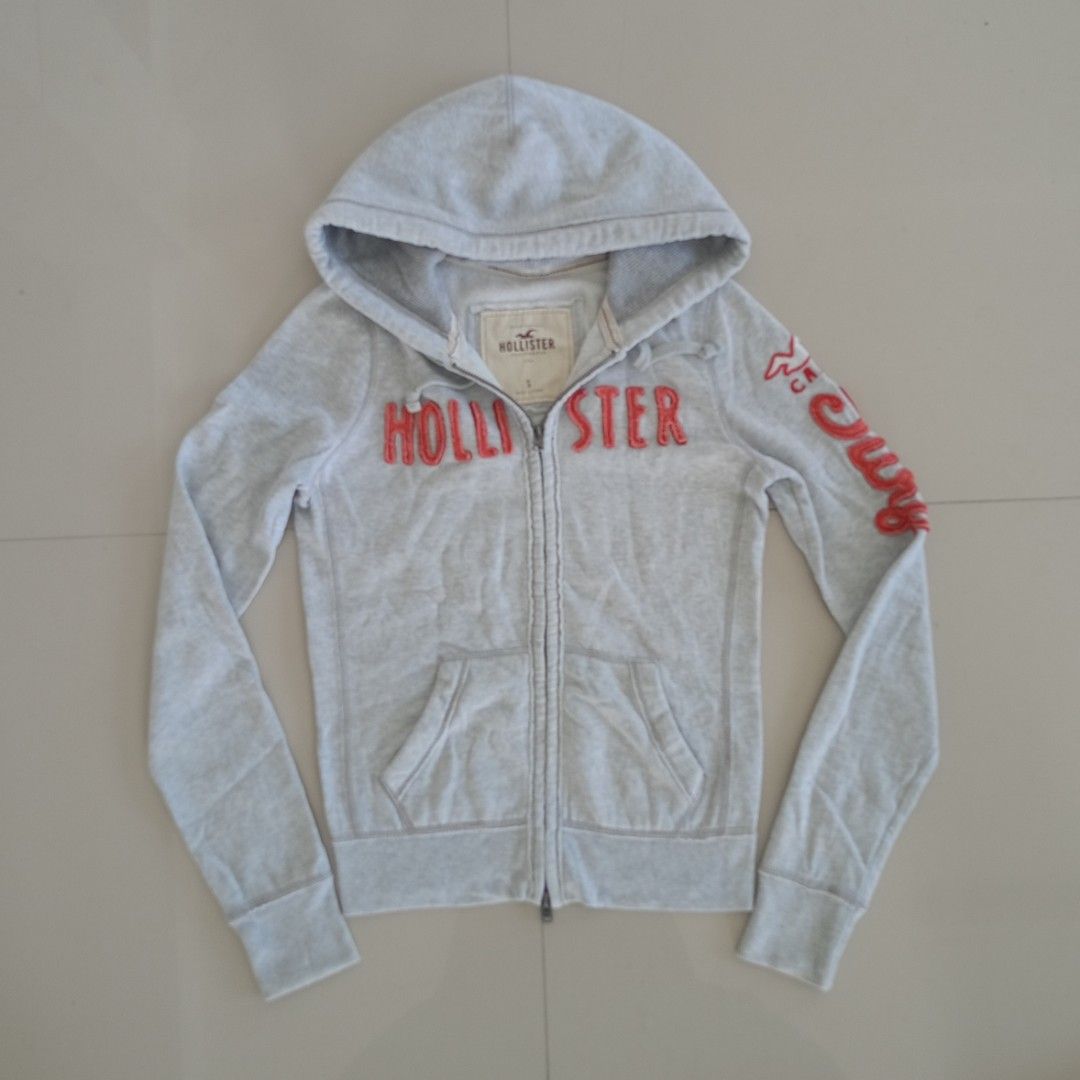 Hollister Surf Jacket (Category: Coats, Jackets and Outerwear) located in Candaba. Submitted by luxondiscount (Listing ID 1469699224, Image 2). Description: in excellent condition.