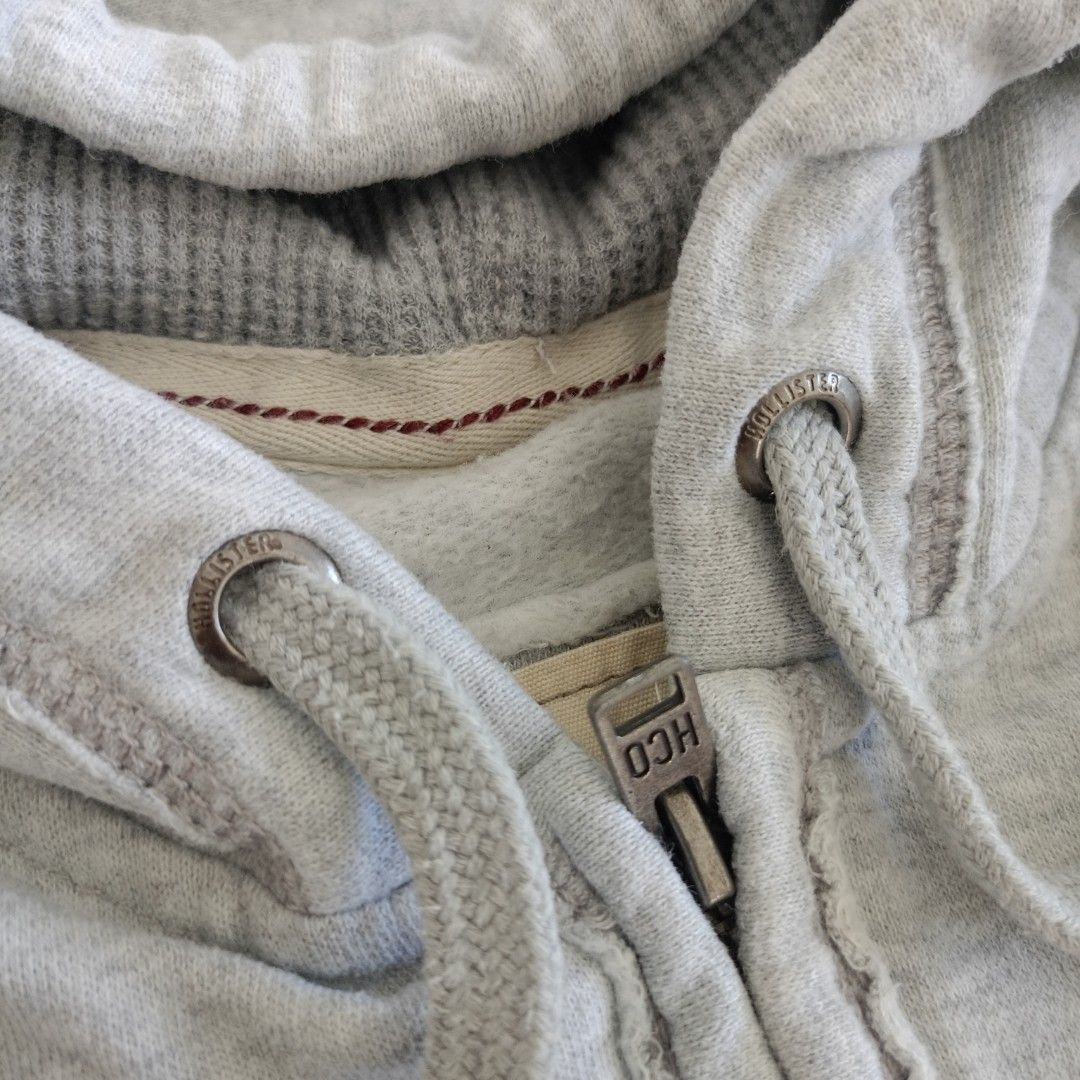 Hollister Surf Jacket (Category: Coats, Jackets and Outerwear) located in Candaba. Submitted by luxondiscount (Listing ID 1469699224, Image 3). Description: in excellent condition.