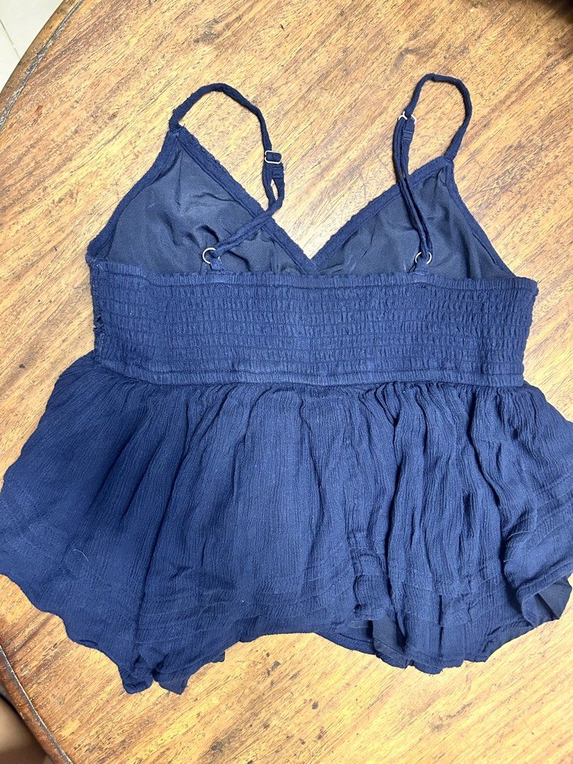 Hollister Top (Category: Sleeveless) located in Antipolo. Submitted by tshopph (Listing ID 1469605834, Image 2). Description: Navy Blue Crochet Lace Babydoll Cami Top Super cute navy blue boho-style cami top. Features a lace/crochet detailed V-neck with adjustable spaghetti straps and a flowy, babydoll fit. Perfect for beach trips, summer days, or casual layering 🌊✨ Condition: like new Size: medium Price: 350 Same-day delivery via Lalamove / Gra