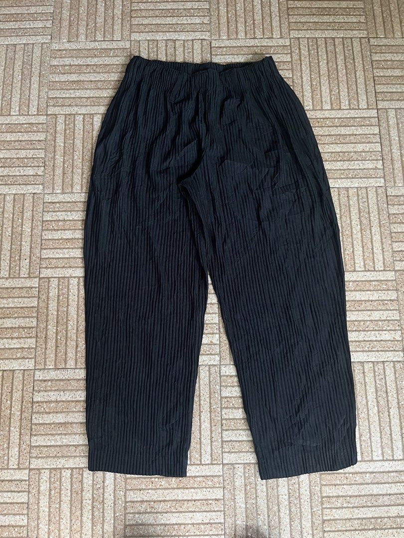 Homme Plisse ISSEY MIYAKE (Category: Luxury Apparel) located in Aparri. Submitted by llirycnoyu31497 (Listing ID 1469725600, Image 1). Description: 30-34w .