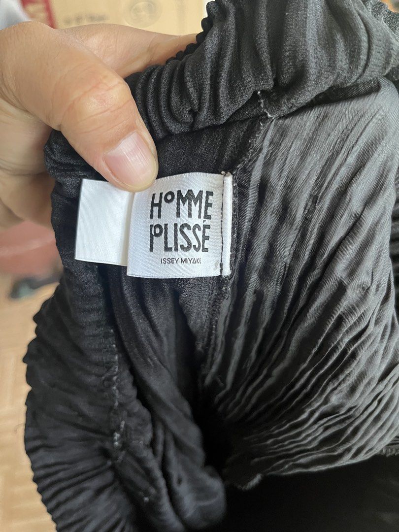 Homme Plisse ISSEY MIYAKE (Category: Luxury Apparel) located in Aparri. Submitted by llirycnoyu31497 (Listing ID 1469725600, Image 3). Description: 30-34w .