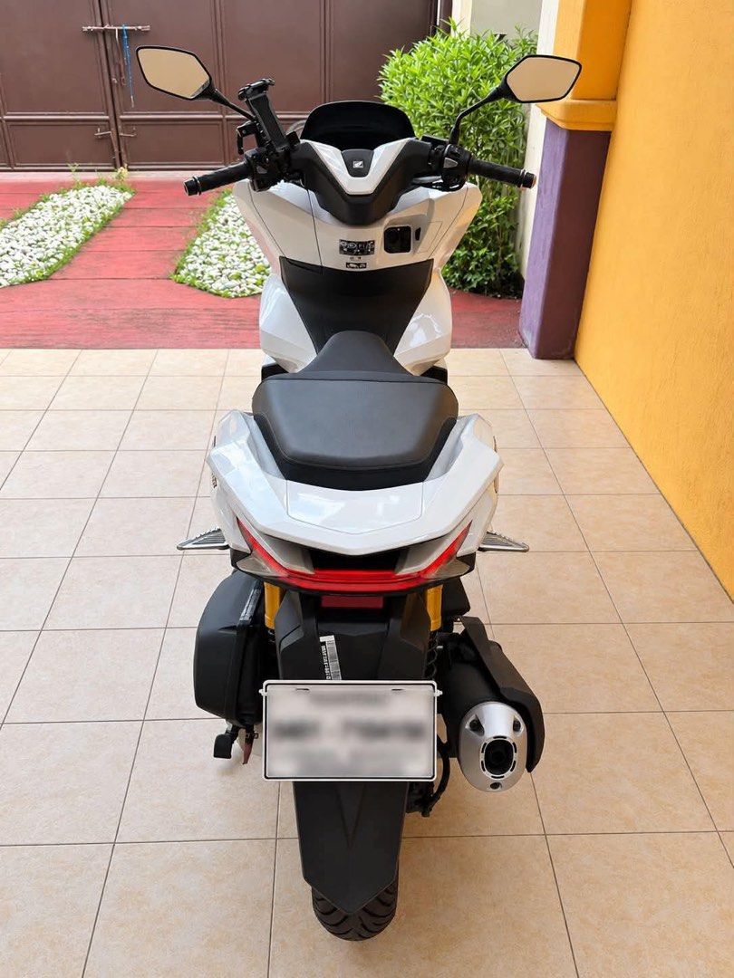 Honda PCX160 ROADSYNC 2026 (Category: Motorbikes for Sale) located in Manila. Submitted by calmdolphin.87b0e4 (Listing ID 1469606922, Image 1). Description: HONDA PCX 160, ABS ROADSYNC 2026 -Purchase date 2026 -Manufacturing date 2025 -Complete original orcr -2 keys - free sit cover unused pa -manual booklet -No issues Selling for 140k FIX FIX FIX!!! Kung tatawad kapa wag kana mag chat. Avail for viewing po..