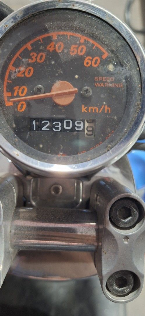 Honda Ruckus (Category: Motorbikes for Sale) located in Cebu City. Submitted by tirsoneri (Listing ID 1469749467, Image 2). Description: Preserved unit and imported from Japan Honda Ruckus is a cult-classic, minimalist 49cc scooter known for its rugged industrial styling and high reliability. Key Specifications • Engine: 49cc liquid-cooled single-cylinder four-stroke • Transmission: Automatic V-Matic belt-drive (twist-and-go with no shifting) • F