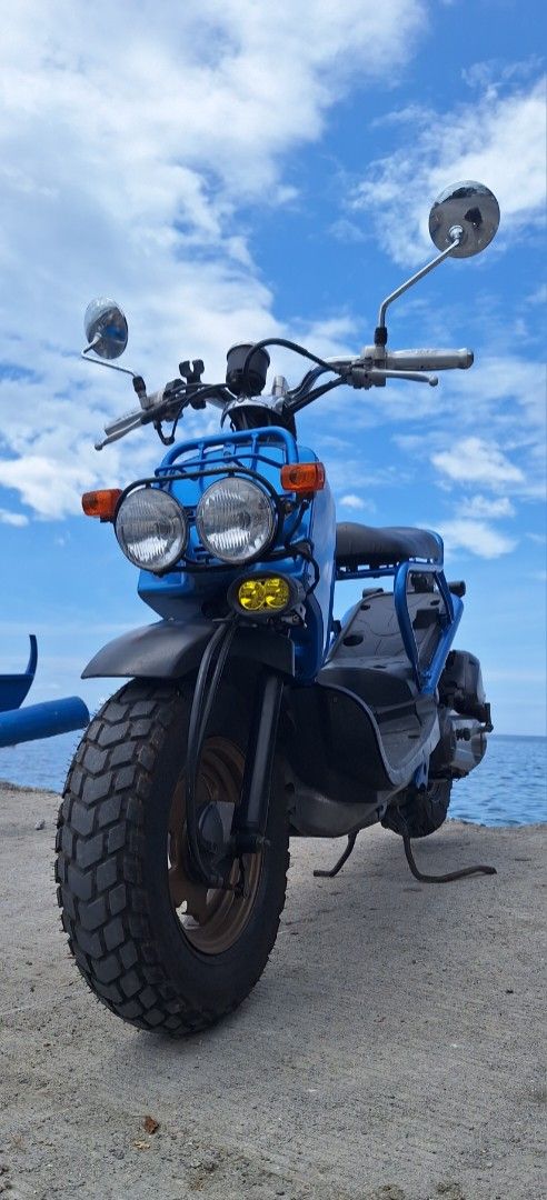 Honda Ruckus (Category: Motorbikes for Sale) located in Cebu City. Submitted by tirsoneri (Listing ID 1469749467, Image 1). Description: Preserved unit and imported from Japan Honda Ruckus is a cult-classic, minimalist 49cc scooter known for its rugged industrial styling and high reliability. Key Specifications • Engine: 49cc liquid-cooled single-cylinder four-stroke • Transmission: Automatic V-Matic belt-drive (twist-and-go with no shifting) • F