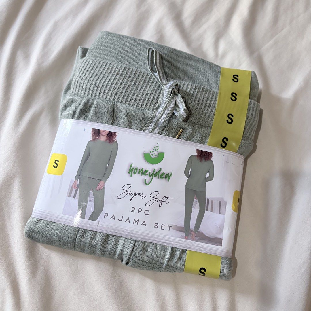 Honeydew Super Soft 2PC Pajama Set Size S (Category: Undergarments & Loungewear) located in Quezon City. Submitted by angelajuliet__ (Listing ID 1469612476, Image 1). Description: - I have one at a different color!! I CAN SAY SUPERRR SOFT AND COMFY - Brand: Honeydew - Color: Green - Set: Two-piece (Long-sleeve top and matching pants) - Size: Small - Material: Super soft knit - Features: Elastic waistband with adjustable drawstring tie - Condition