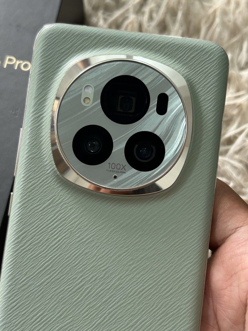HONOR Magic 6 Pro 5G 12/512 (Category: Android Others) located in Caloocan City. Submitted by bouesantos06 (Listing ID 1469597753, Image 2). Description: Honor Magic 6 Pro 12/512gb Opi Green Snapdragon 8 Gen 3 180 mp 100X ZOOM 50mp Main Camera Complete with box and 100w Charger 100+ CC only. Good as new ₱27,000 Fixed for sale or swap to your IOS or Android Devices. North Caloocan area. Malaria,Tala,Barracks,Bagong silang Pwede LBC COD or COP. or 