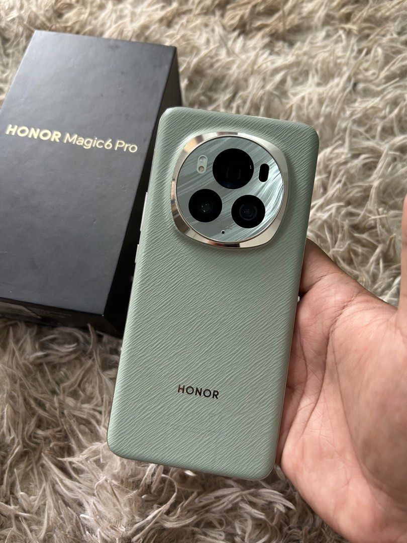 HONOR Magic 6 Pro 5G 12/512 (Category: Android Others) located in Caloocan City. Submitted by bouesantos06 (Listing ID 1469597753, Image 1). Description: Honor Magic 6 Pro 12/512gb Opi Green Snapdragon 8 Gen 3 180 mp 100X ZOOM 50mp Main Camera Complete with box and 100w Charger 100+ CC only. Good as new ₱27,000 Fixed for sale or swap to your IOS or Android Devices. North Caloocan area. Malaria,Tala,Barracks,Bagong silang Pwede LBC COD or COP. or 