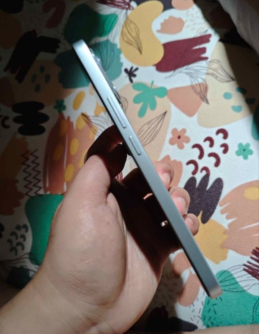 Honor X8C 8/512gb (Category: Android Others) located in Rizal. Submitted by maye1997 (Listing ID 1469682311, Image 2). Description: - Brand/Model: Honor X8C - Storage: 8GB RAM / 512GB ROM - Color: Elegant white with textured back - Condition: 9/10, well-maintained with clean sides and ports - Features: Quad-camera setup, sleek and slim profile - Meetup Location: SM Taytay, Rizal - unit only with xundd case.