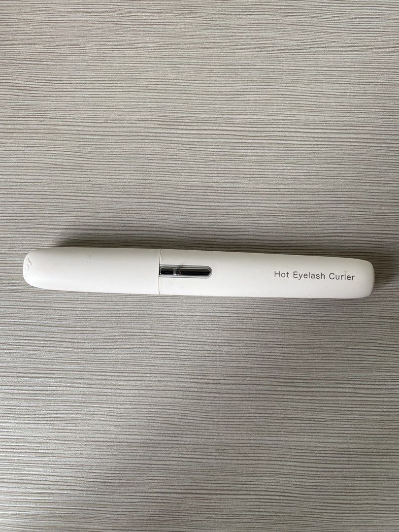 Hot Eyelash Curler (Category: Hair) located in Paranaque City. Submitted by declutterbykat (Listing ID 1469580851, Image 1). Description: ‼️ no return, no exchange 🔖 rfs: decluttering 📍 parañaque city 💸 mop: gcash or maya only 🚖 mod: lalamove, grab, or jnt .