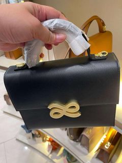 (Category: ) located in . Submitted by decluttering_kira (Listing ID 1469697941, Image 1). Description: .