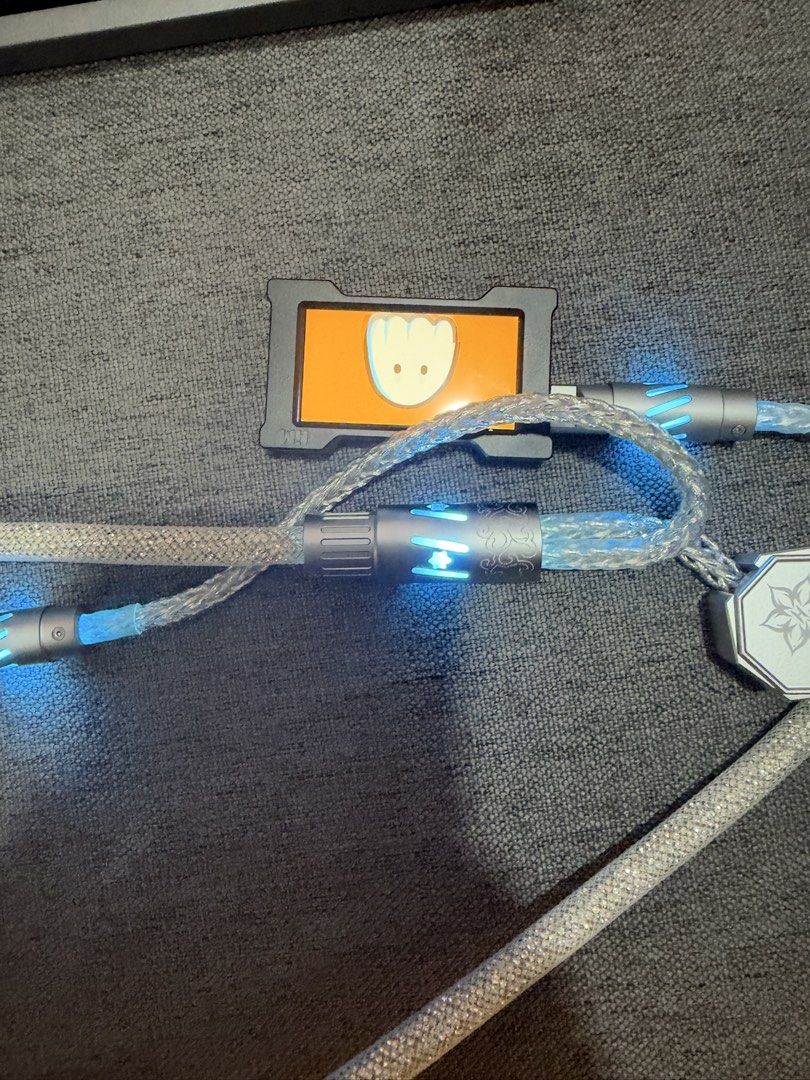 Huahao 8k Split Cable with HMLab Hub (Category: Cables & Chargers) located in Caloocan City. Submitted by mgeronino130760 (Listing ID 1469634838, Image 2). Description: Got both for 5k No box or anything will ship in a ziplock with bubblewrap Rfs: have a custom cable otw QC Area Lalamove.