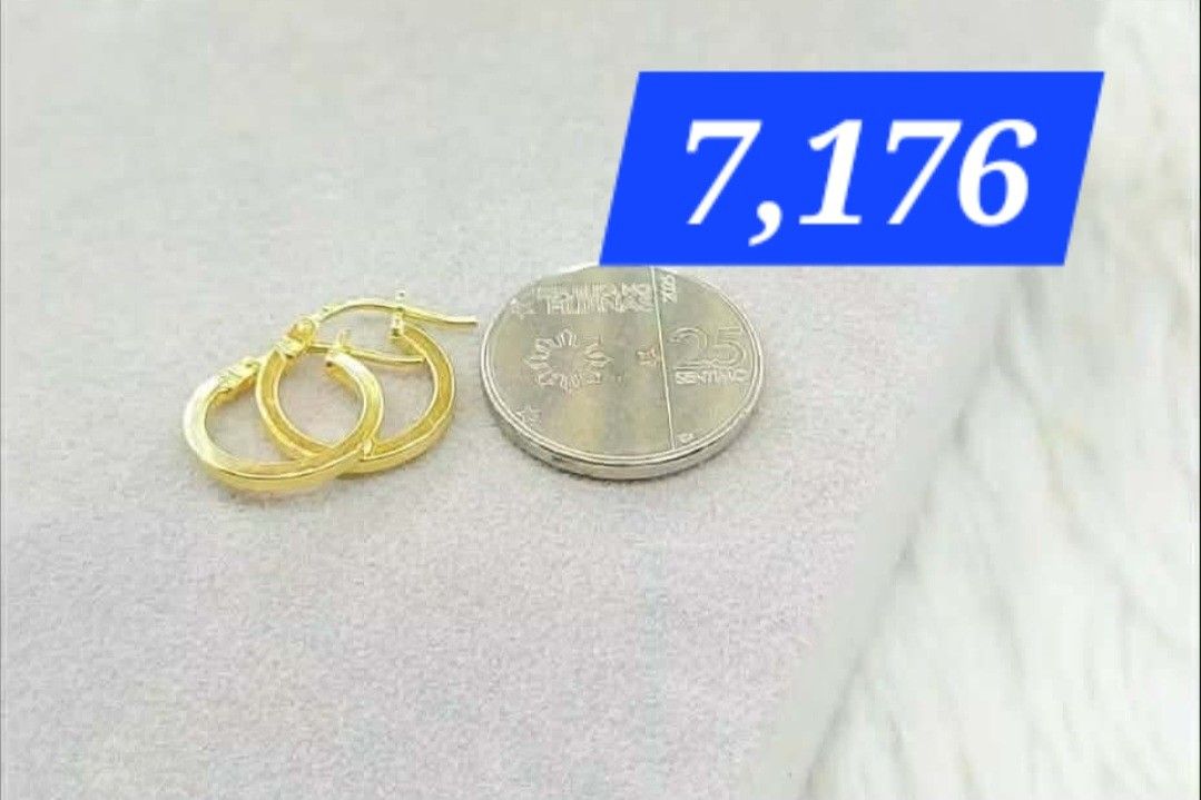 Huggy 18k earring (Category: Earrings) located in Antipolo. Submitted by goldjewelry_88 (Listing ID 1469623409, Image 1). Description: 0.92g 18k saudi gold pawnable.