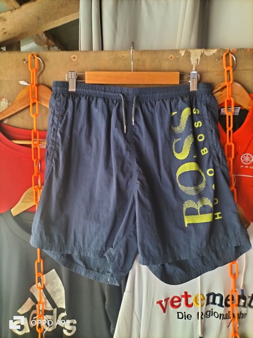 Hugo boss (Category: Shorts) located in Baler. Submitted by jaydeebaltazar (Listing ID 1469642940, Image 2). Description: good condition pa pangit lng picture ko. issue niya tinanggal lng ung brif niya. pero quality pa to personal. nylon cya size: 28to34 above the knee.