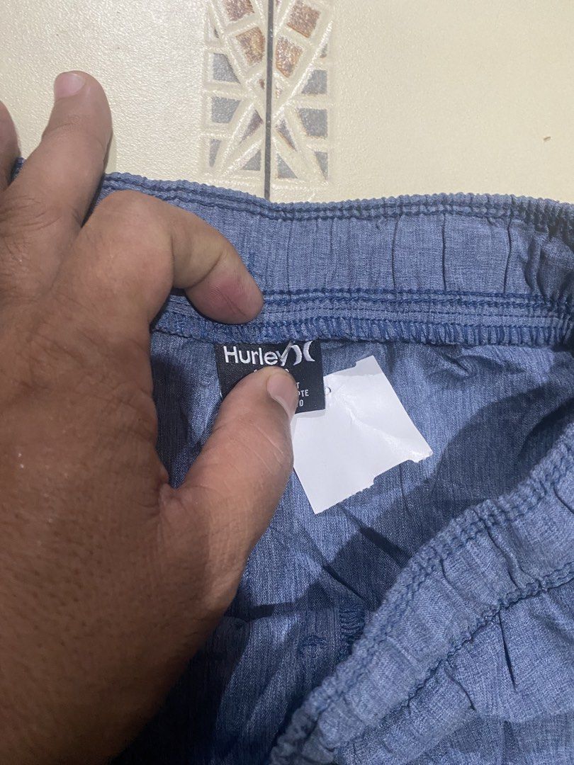 Hurley nylon short (Category: Shorts) located in Cebu City. Submitted by hustler_69 (Listing ID 1469718315, Image 3). Description: Hurley nylon short Fits 28-30 waistline 18 length Excellent condition Stretchable fabric Details are all posted.