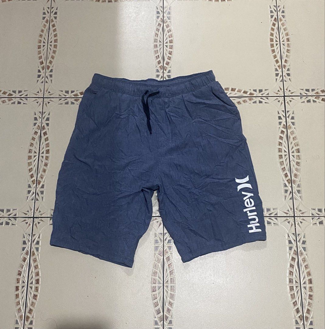 Hurley nylon short (Category: Shorts) located in Cebu City. Submitted by hustler_69 (Listing ID 1469718315, Image 1). Description: Hurley nylon short Fits 28-30 waistline 18 length Excellent condition Stretchable fabric Details are all posted.