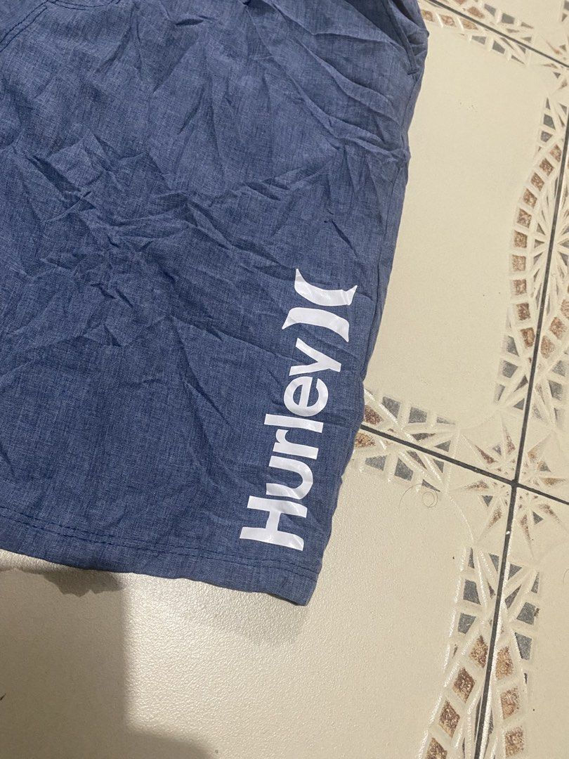 Hurley nylon short (Category: Shorts) located in Cebu City. Submitted by hustler_69 (Listing ID 1469718315, Image 2). Description: Hurley nylon short Fits 28-30 waistline 18 length Excellent condition Stretchable fabric Details are all posted.