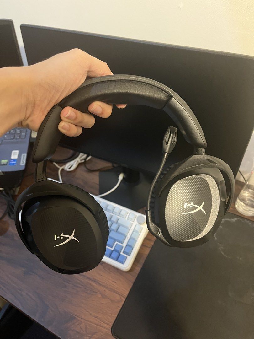 HyperX Cloud Stinger 2 Wireless Gaming Headset (Category: Headphones & Headsets) located in Manila. Submitted by shanehans (Listing ID 1469637492, Image 2). Description: - Model: HyperX Cloud Stinger 2 Wireless Gaming Headset (Black) - Condition: Fully tested and in great working condition. Only used 3 times. - Audio: DTS Headphone:X spatial audio support for PC - Comfort: Over-ear design with plush memory foam ear cushions - Mic: Built-in swivel