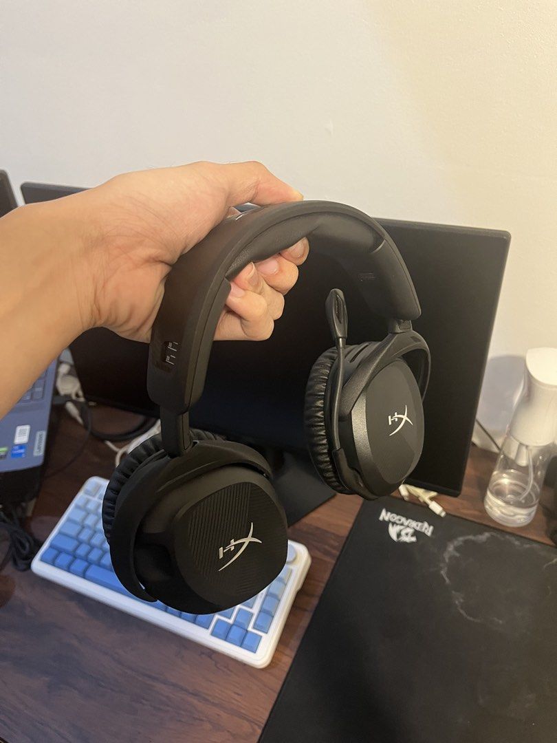 HyperX Cloud Stinger 2 Wireless Gaming Headset (Category: Headphones & Headsets) located in Manila. Submitted by shanehans (Listing ID 1469637492, Image 3). Description: - Model: HyperX Cloud Stinger 2 Wireless Gaming Headset (Black) - Condition: Fully tested and in great working condition. Only used 3 times. - Audio: DTS Headphone:X spatial audio support for PC - Comfort: Over-ear design with plush memory foam ear cushions - Mic: Built-in swivel