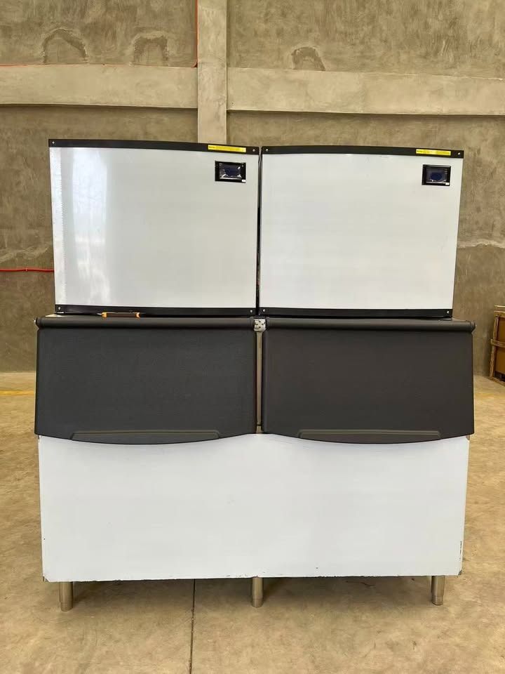 ICE MAKER MACHINE 900KG (Category: Industrial Equipment) located in Lucena. Submitted by ciaramasotes29 (Listing ID 1469598471, Image 2). Description: ICE MAKER MACHINE 900KG PHP 319,900 SPECIFICATION : 900 KG DAILY OUTPUT 900 CUP DAILY SUPPLY COOLING : WATER COOLING/AIR COOLING 24 HOUR ICE OUTPUT : 900KG ICE OUTPUTPER TIME : 540 PCS RATED POWER : 3200W PRODUCT SIZE : 1220*880*1970CM ICE STORAGE QUANTITY : 540KG .