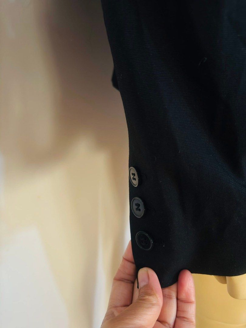 ICONA BLAZER WITH SHOULDER PAD BLACK (Category: Coats, Jackets and Outerwear) located in Subic. Submitted by Rodsbestbuys (Listing ID 1469586181, Image 2). Description: ICONA SIZE 10 Medium Bust 36 Length 21 Shoulder pad 2 butones High quality fabric Ang Ganda pa ng inner lining nya Super like new .