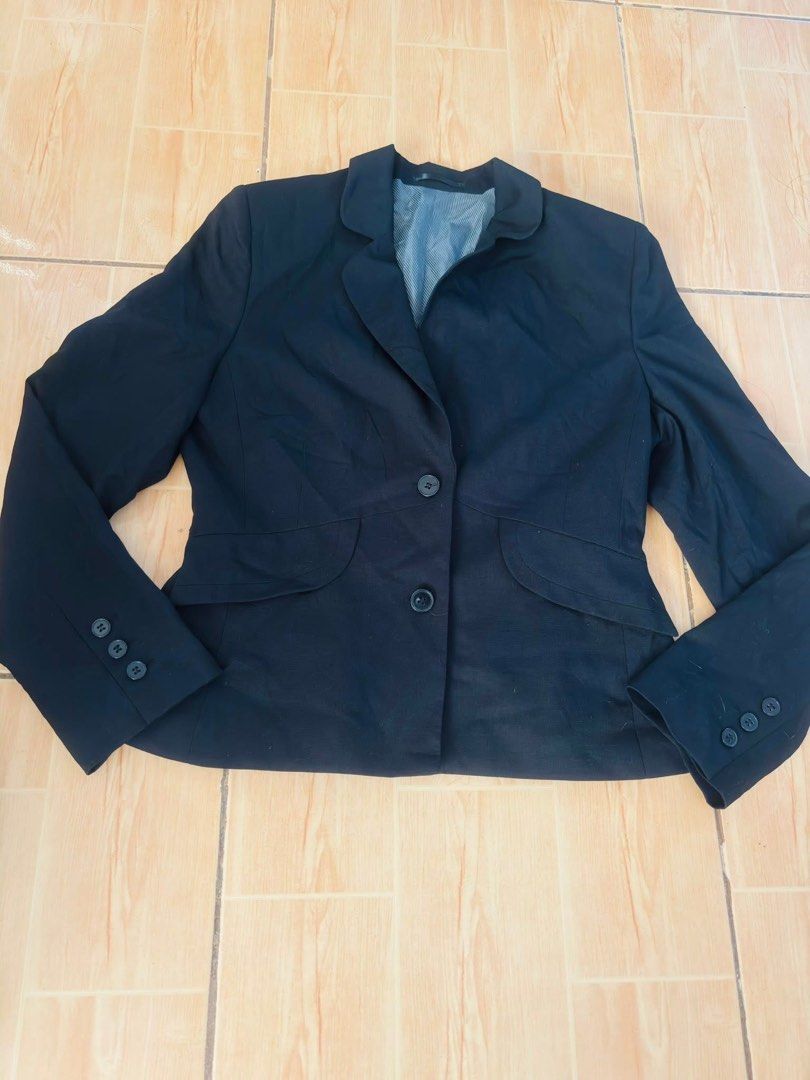 ICONA BLAZER WITH SHOULDER PAD BLACK (Category: Coats, Jackets and Outerwear) located in Subic. Submitted by Rodsbestbuys (Listing ID 1469586181, Image 3). Description: ICONA SIZE 10 Medium Bust 36 Length 21 Shoulder pad 2 butones High quality fabric Ang Ganda pa ng inner lining nya Super like new .