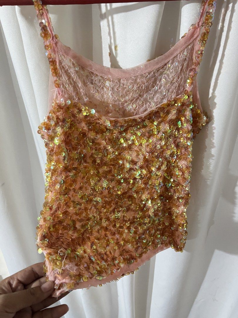 INCH? (Category: Others Tops) located in Cagayan de Oro. Submitted by epicbird.185fef (Listing ID 1469619641, Image 3). Description: 🎀SEQUINCE TOP 🎀small to med 🎀good as new! Flaws: last part (pic) .