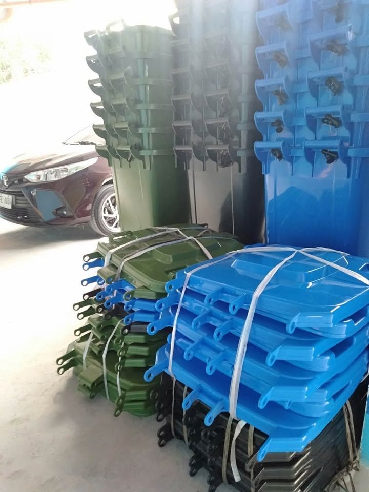 INDUSTRIAL TRASH BIN (Category: Waste Bins & Bags) located in Caloocan City. Submitted by calmhawk_a2cd7a (Listing ID 1469578877, Image 2). Description: INDUSTRIAL TRASH BIN WITH WHEELS WITH PEDAL JUST CALL US / Pm me for more info. -09971763227 LOOK FOR : ANGHIE Address: 634 JRA COMPOUND LUPANG PARI SAN MIGUEL PASIG CITY WEBSITE: http://jocelynesidera30.wibsite.com/joekelceetrading email: [hidden information] .