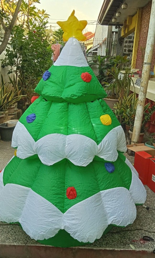 Inflatable X'mas Tree (Category: Lighting) located in Rizal. Submitted by ellengreen18 (Listing ID 1469656649, Image 3). Description: Inflatable X'mas Tree with Up and Down Santa Orig. Price: P4995.00 Sells only for P1500.00 MOP: Gcash only Sf for buyer's account Deliver thru Lalamove,Grab or JNT.