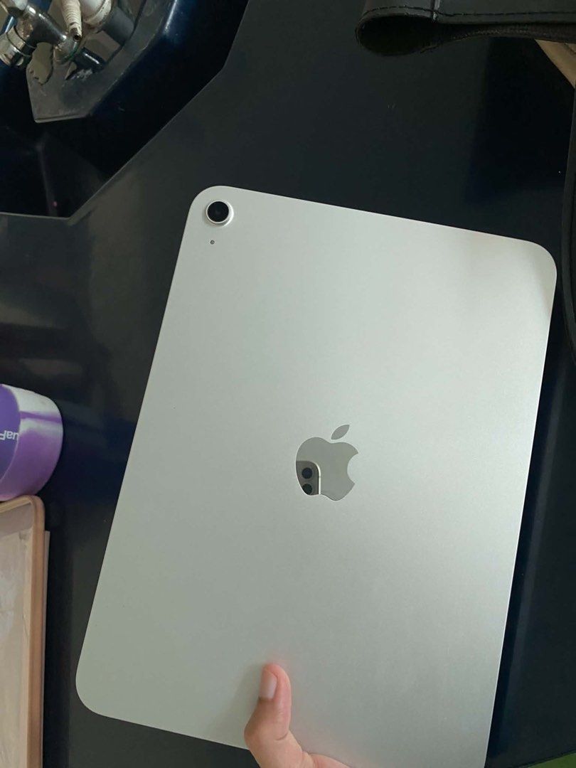 IPad 11th Gen (A16) 128gb (Category: iPad) located in Manila. Submitted by matt.bns (Listing ID 1469643399, Image 1). Description: - Brand/Model: iPad 11th Gen (A16) - Storage: 128GB - Color: Silver - Condition: Well-maintained, smooth screen and clean back body as seen in photos - Performance: Great for multitasking, editing (CapCut, Canva), and daily productivity - Meetup Location: SM Bicutan Food Hall Sky Garden (Parañaque).