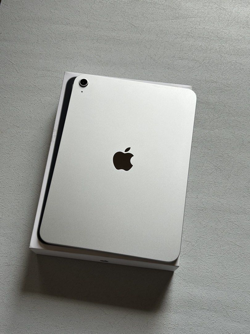 iPad 11th Gen A16 128GB Silver (Category: Laptops & Notebooks) located in Quezon City. Submitted by apple__avenue (Listing ID 1469734536, Image 2). Description: Selling almost brand new iPad A16, 11th Gen, 128GB, 11-inch, & Silver. Battery health is 100% & under warranty until March 2027. Complete with original Box, manuals, cord, power adapter. Installed with screen protector and case Meetups @ SM North, Fairview, Manila, Cubao, QC, Marikina and