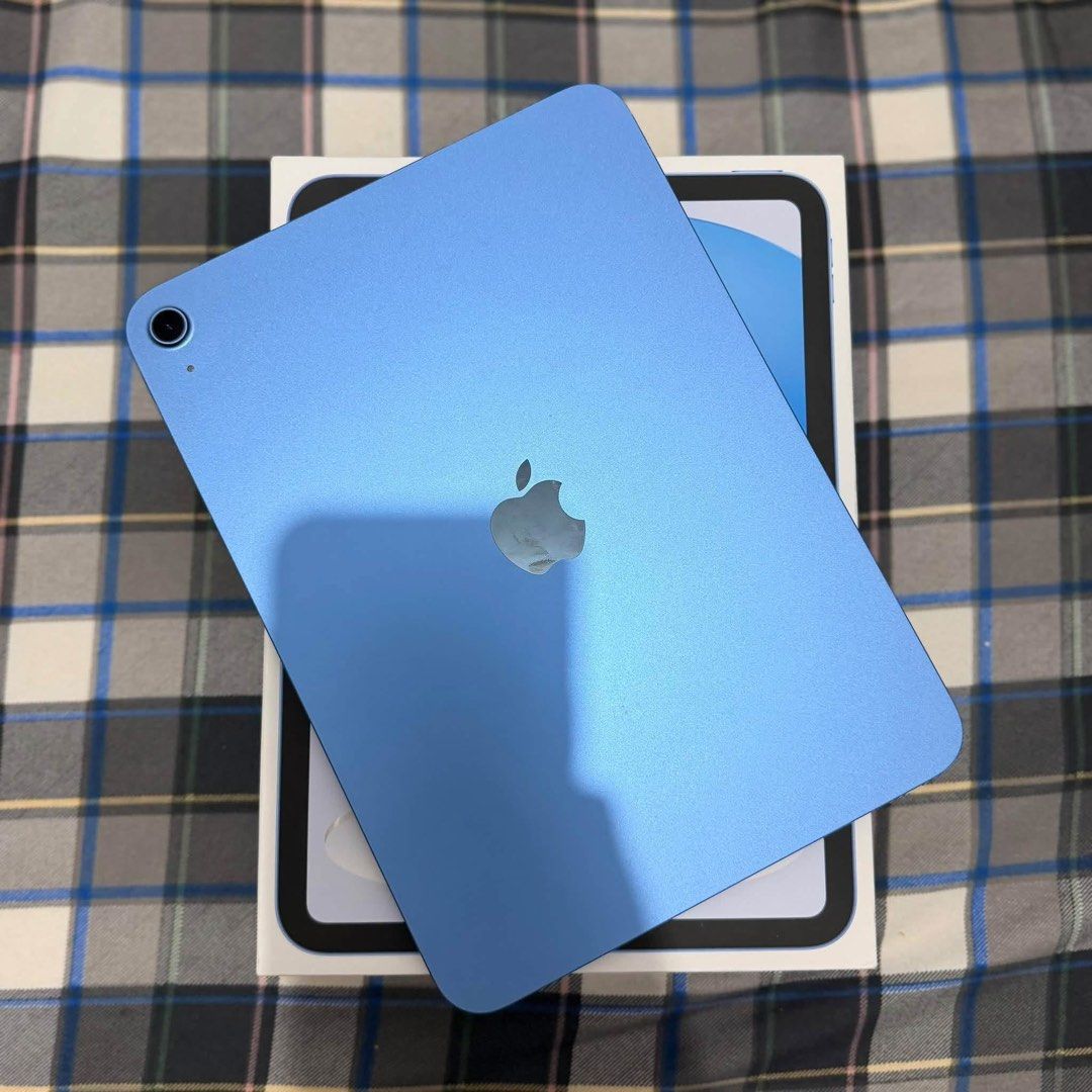 iPad a16 (11th gen) 128gb Blue (Category: iPad) located in Caloocan City. Submitted by yalejjj (Listing ID 1469719950, Image 2). Description: 📱iPad A16 — 11th Gen 💙 🔋Battery Health: 100% 🫙128GB Inclusions: • Box with Manual • Original Unused Charger (Adapter & Cord) • Case ✨ Updated to the latest iPadOS 27 ✨ All functions working properly! ❗️No issue 💯 Like new condition! 📍 South Caloocan Meetups: SM Grand Central / SM Sangandaan.