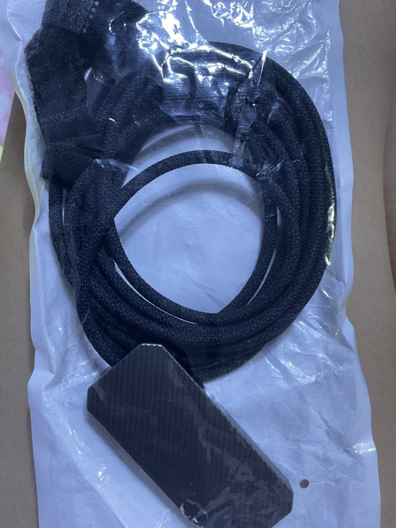 IPAD MAGNETIC CHARGER (Category: Chargers & Cables) located in Quezon City. Submitted by _liliaceae (Listing ID 1469726727, Image 2). Description: 2 days old RFS: not compatible with my 11inch ipad. Good for: IPAD PRO 12.9 inch with port problems .