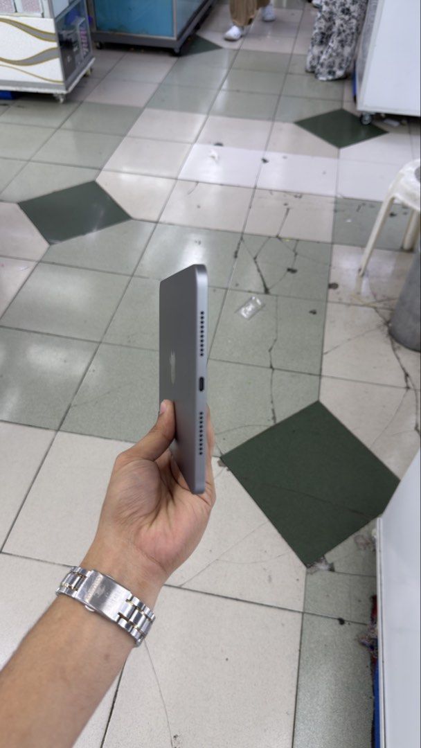 iPad Mini 7 128gb 100% BH Wifi (Category: Other Gadgets) located in Manila. Submitted by carimgadgets (Listing ID 1469696192, Image 3). Description: .