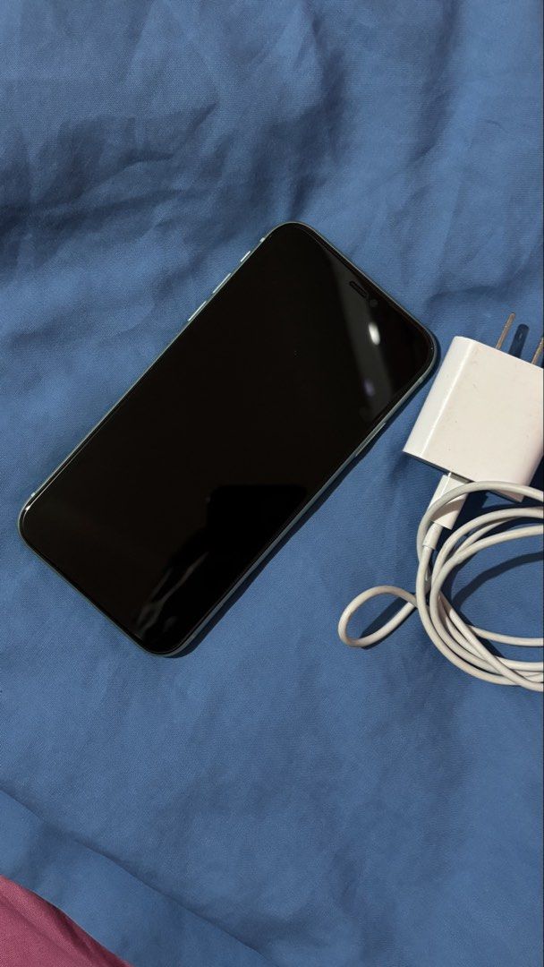 iPhone 11 128GB (Category: iPhone 11 Series) located in Caloocan City. Submitted by hac12 (Listing ID 1469597519, Image 1). Description: FS: iPhone 11 128GB • 128GB storage • 73% battery health • Original battery • China variant, dual SIM • Replaced LCD (naka Oled na) • No SIM restriction • Face id ✅ • True Tone ✅ • Unli reset RFS: Need funds.