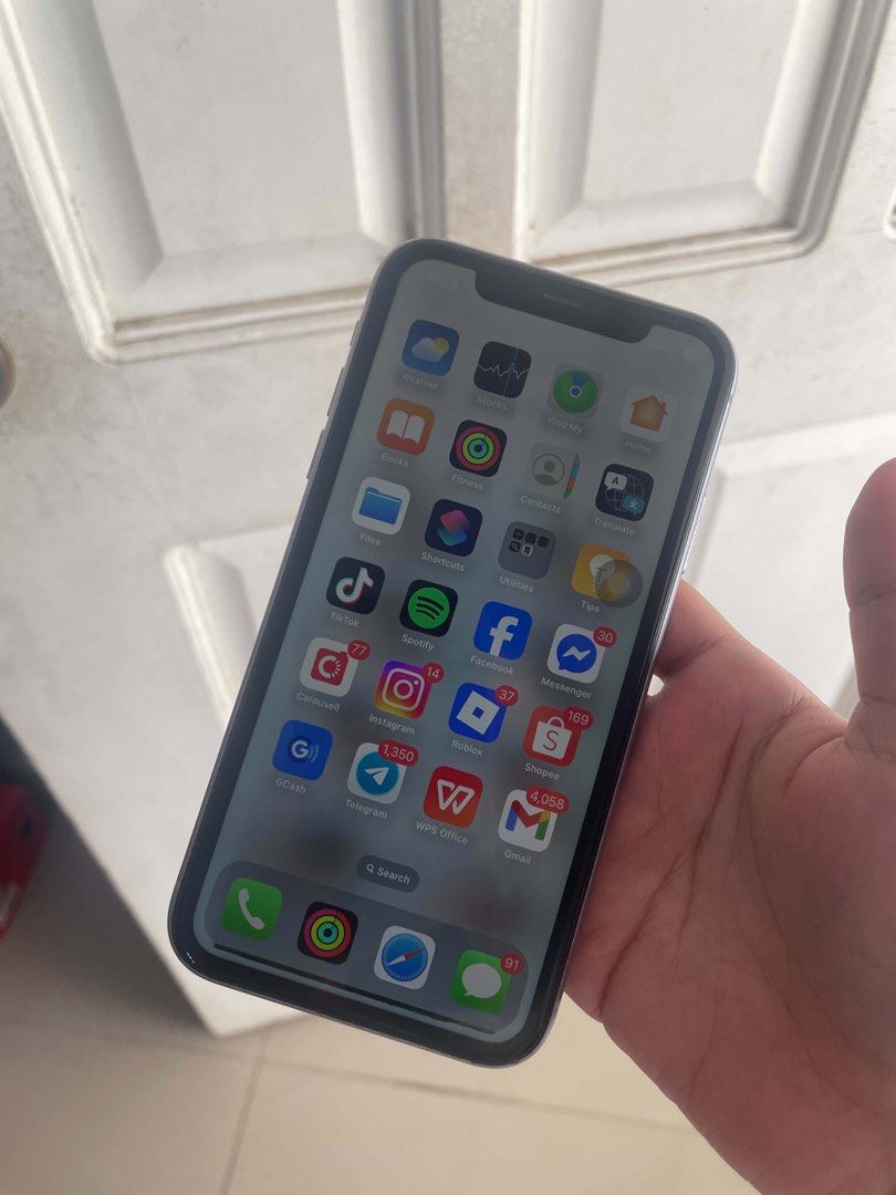 Iphone 11 64gb (Category: iPhone 11 Series) located in Naga. Submitted by minmin_lab (Listing ID 1469758759, Image 2). Description: RUSH SALE Globe/TM sim only Purple 64gb 66bh issue: lcd may black line sa baba (no other issues) payment first or meet up if malapit lng .