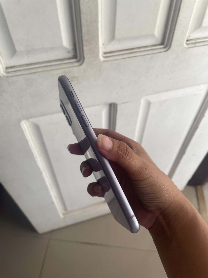 Iphone 11 64gb (Category: iPhone 11 Series) located in Naga. Submitted by minmin_lab (Listing ID 1469758759, Image 3). Description: RUSH SALE Globe/TM sim only Purple 64gb 66bh issue: lcd may black line sa baba (no other issues) payment first or meet up if malapit lng .