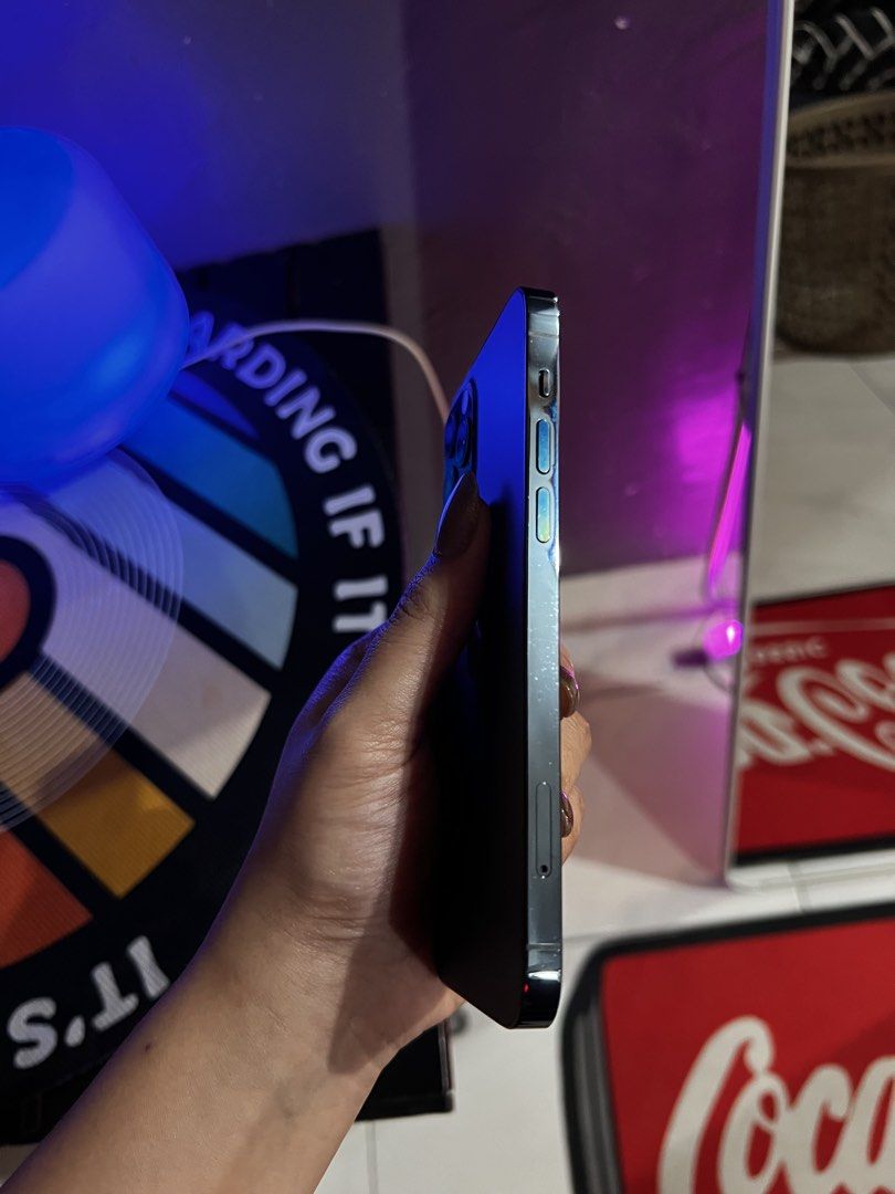 Iphone 12 pro 256gb (Category: iPhone 12 Series) located in Cavite. Submitted by yengdelacruz16 (Listing ID 1469695441, Image 3). Description: Unit Details: * Storage: 256GB * Variant: Hong Kong Version * Dual Physical Nano-SIM / Dual SIM * Carrier Lock: No SIM Restrictions * Current networks shown: Globe & Smart * iOS: 26.6.1 * Battery Health: 73% ⚠️ Battery health is significantly degraded, as indicated by the phone. Battery replacement may be 
