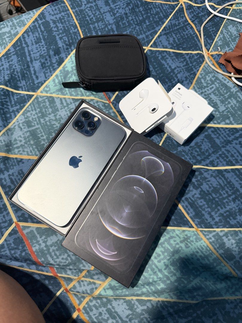 IPHONE 12 PRO MAX 256 GB (Slightly Nego) (Category: iPhone 12 Series) located in Mandaluyong City. Submitted by kaarl_ (Listing ID 1469574739, Image 2). Description: WITH ORIGINAL APPLE EARPODS 🤑 - Brand/Model: Apple iPhone 12 Pro Max - Storage Capacity: 256GB - Color: Black / Graphite - Condition: Excellent, well-maintained with clean screen, glass back, and polished sides - Inclusions Original box Original Apple EarPods with Lightning connecto