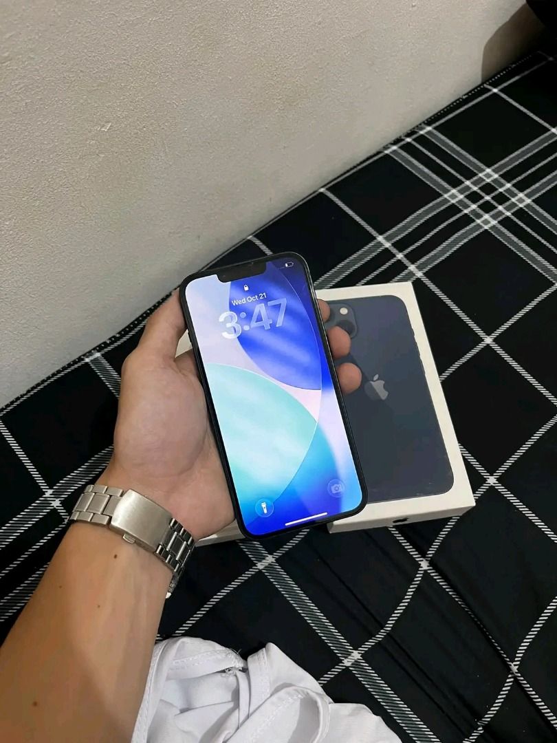 Iphone 13 128gb midnight (Category: iPhone 13 Series) located in Quezon City. Submitted by fastowl_a0c5b6 (Listing ID 1469687827, Image 1). Description: iphone 13 128gb (midnight) 12k fix na zp/a local variant 89% battery health no sim restrictions all original parts no history of repair paintchips lang issue w/ original box, original cord, case 📍Quezon City pass sa malayo po.