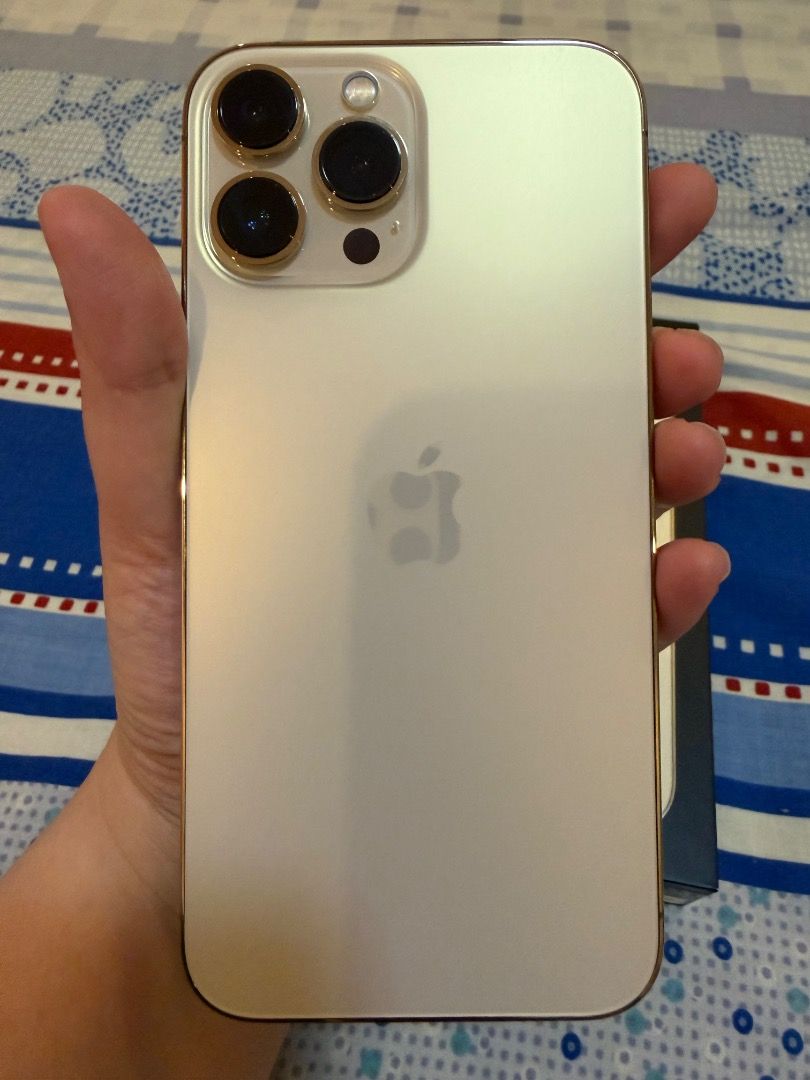 iPhone 13 Pro Max (Category: iPhone 13 Series) located in Muntinlupa City. Submitted by kating_penguin (Listing ID 1469655941, Image 3). Description: Gold 128GB, SMART-locked All original parts, with box No scratches, no dents 78% battery health With free magsafe phone case With original 20W USB-C power adapter and lightning cable.