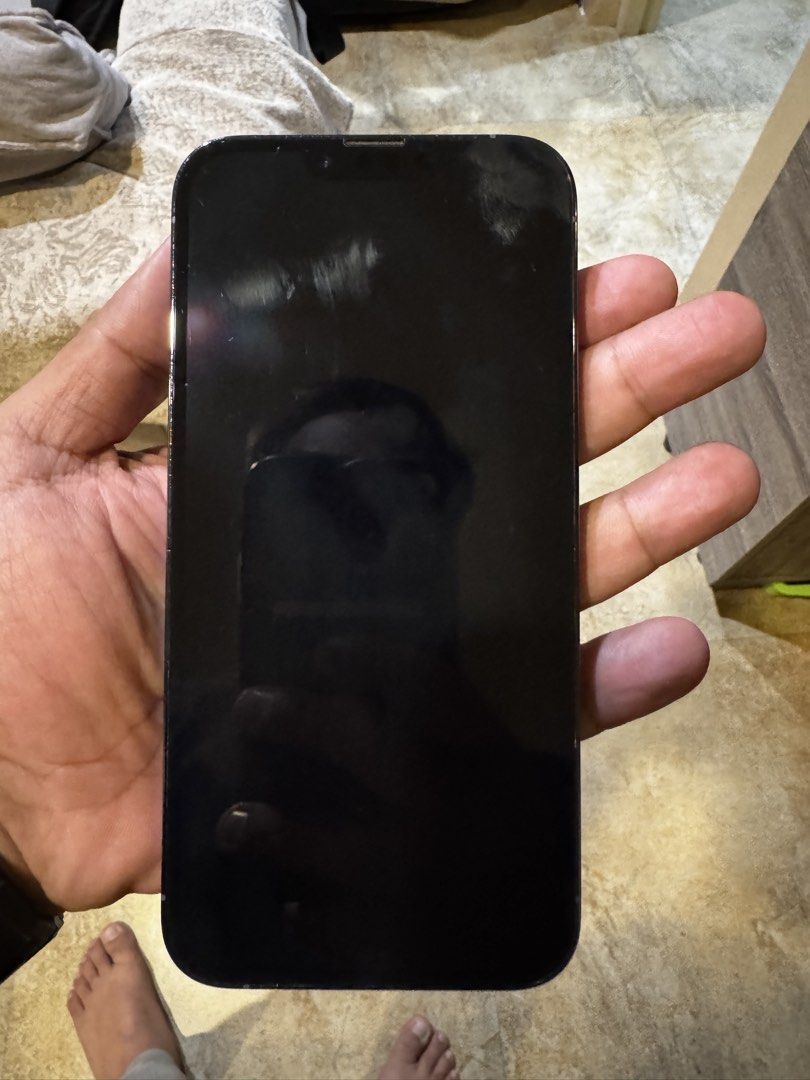 Iphone 13 pro max 256 gb (Category: iPhone 13 Series) located in Bacolod City. Submitted by sitojoerayt (Listing ID 1469650958, Image 1). Description: RFS upgrade Personal phone Battery health 76% Open line No box.